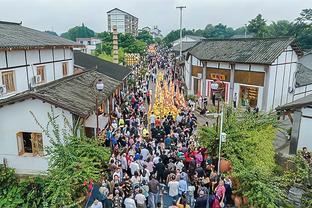 船记晒新年宣传广告：快船四巨头和李小龙合体祝大家龙年快乐